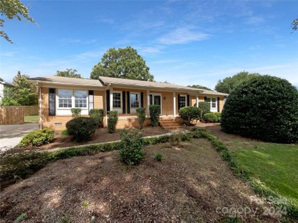158 Dallas Bessemer City Highway sold home in Rocky Knolls Acres, Dallas, NC