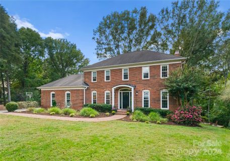 10313 Ben Franklin Court sold home in Williamsburg Raintree, Charlotte, NC