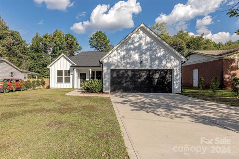 6733 Ellendale Drive sold home in Springfield, Charlotte, NC