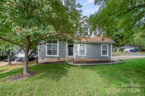 3300 Sorrento Court sold home in Hubbard Woods, Charlotte, NC