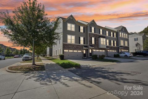 1605 Bark Branch Lane sold home in Townes of Oakhurst, Charlotte, NC