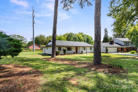 6526 Woodfield Drive sold home in Green Forest, Charlotte, NC