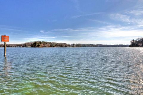 121 Point Of View Drive sold home in Point Of View, Mooresville, NC