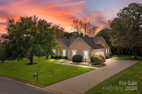 109 Overhill Drive sold home in woodfield, Salisbury, NC