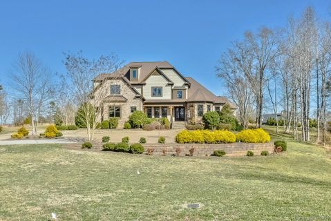 9004 Woodhall Lake Drive