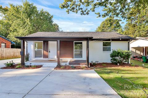 4132 Shamrock Drive sold home in Crestmont, Charlotte, NC