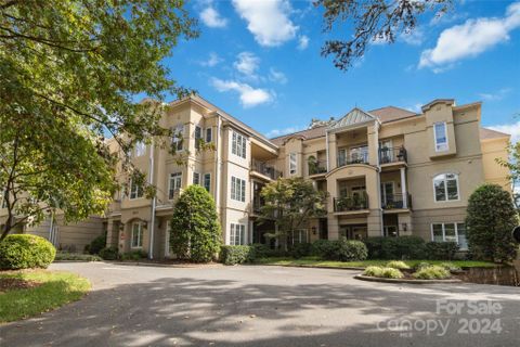 2615 Selwyn Avenue 305