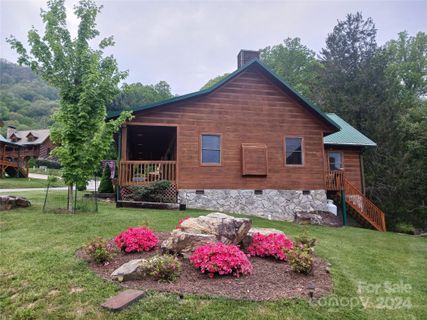 489 Panoramic Loop sold home in Crocketts Meadow, Maggie Valley, NC