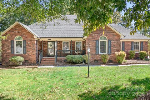 8255 Quail Hollow Drive