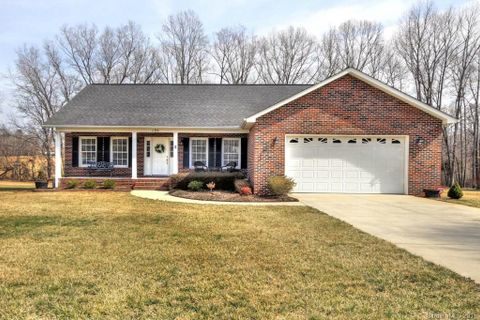 135 Seven Springs Loop