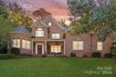10900 Fox Hedge Road sold home in Matthews, SC