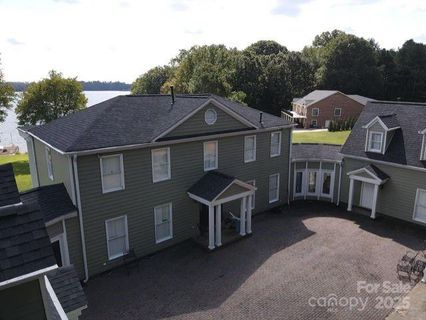 2111 Windermere Lane