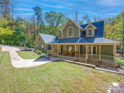 526 Rixhaven Drive sold home in Rixhaven, Saluda, NC