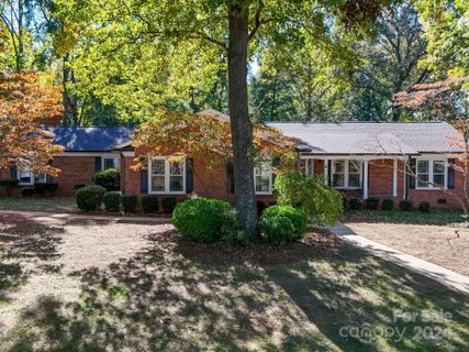 2219 Hearthstone Drive sold home in Hearthstone, Gastonia, NC