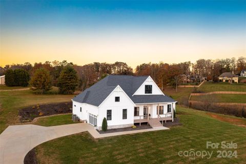 11 Tamerlane Way sold home in The Ridge, Leicester, NC