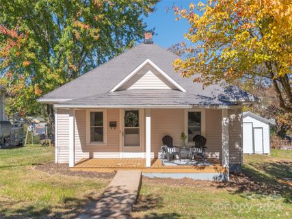 17 Wesley Street sold home in Highland Park, Canton, NC