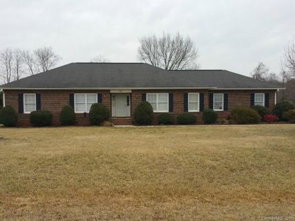 121 Seven Springs Loop