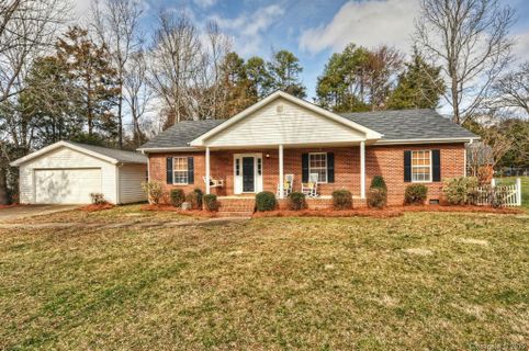2824 Foxwood Road
