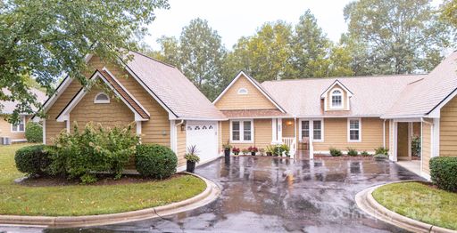 901 Woodlea Court