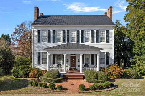 104 Leslie Loop