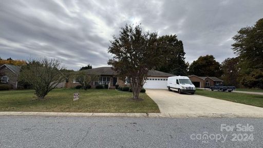 5183 Olde School Drive sold home in Olde School Sub, Hickory, NC