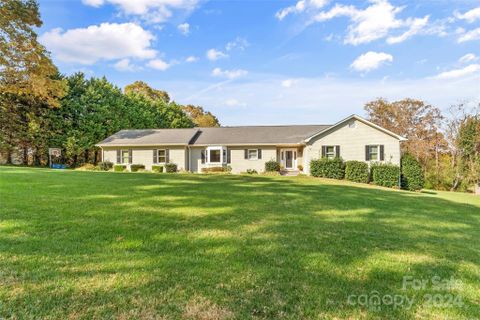 2110 E Winds Avenue sold home in East Winds, Morganton, NC