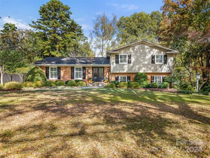 5652 Lansing Drive