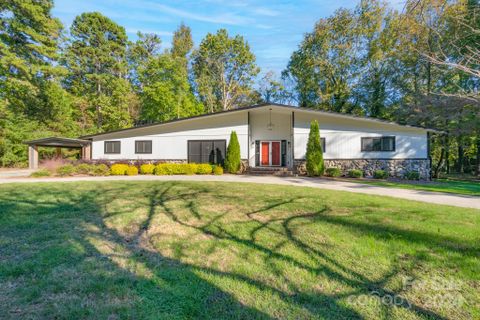 2737 Rolling Hills Drive sold home in Country Club Estates, Monroe, NC