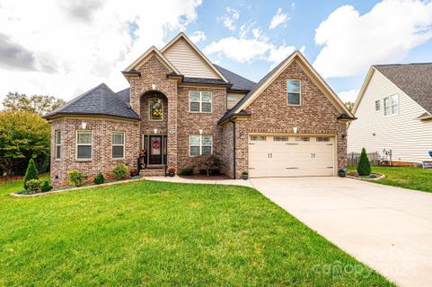 1845 Waterbury Court sold home in Waterford Hills, Hickory, NC