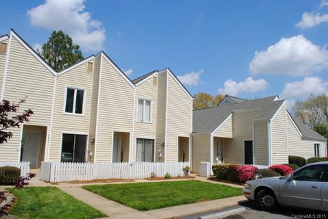 435 Eastwood Drive 1503