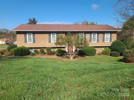 3626 10th Street Drive sold home in Falling Creek, Hickory, NC