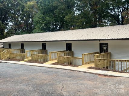 1090 7th Avenue sold home in Oakland Heights, Hickory, NC