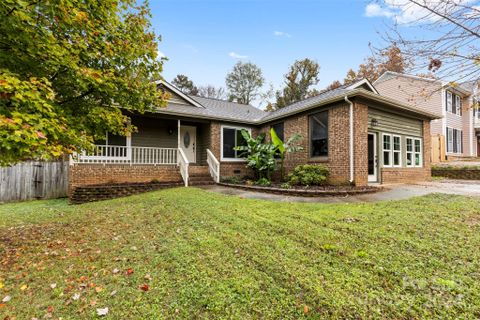 6400 Whitewater Drive sold home in Watauga Village, Charlotte, NC