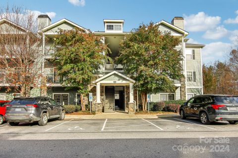 700 Vista Lake Drive 102
