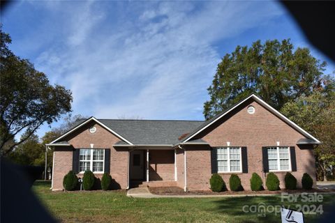 203 N Roxford Road sold home in Country Club, Kings Mountain, NC