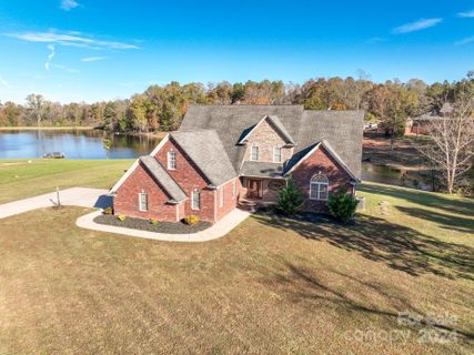 6031 Jason Drive sold home in Heinrich Russena Estates, Concord, NC