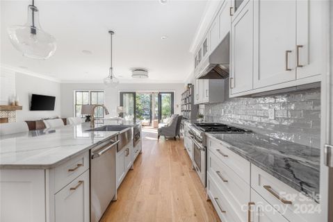 1162 S Kings Drive