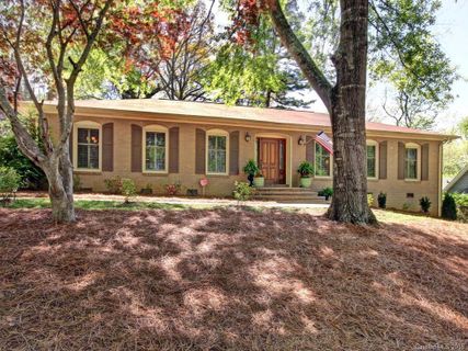 6121 Carriagehouse Lane