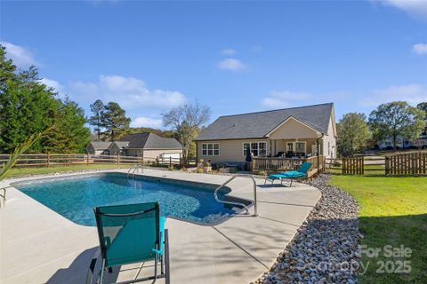 527 Sand Trap Drive sold home in The Glynns At Carolina Crossing, York, SC