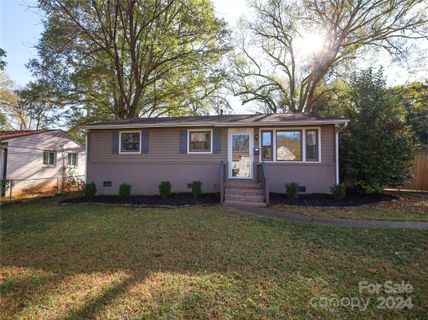 2822 Shamrock Drive sold home in Shamrock, Charlotte, NC