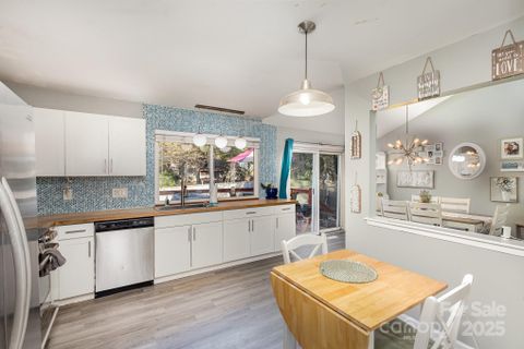 11800 Five Cedars Road sold home in Meadowbrook, Charlotte, NC