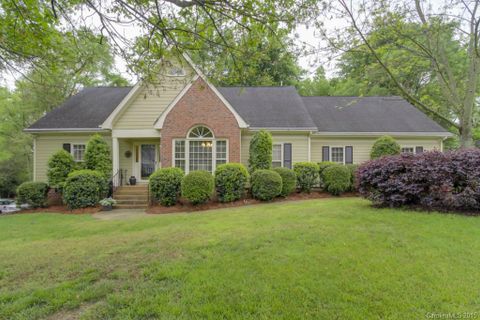 10817 Megwood Drive sold home in Berwick, Charlotte, NC