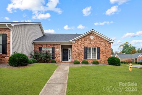 175 Stadium Oaks Drive sold home in Stadium Oaks Townhomes, Clemmons, NC