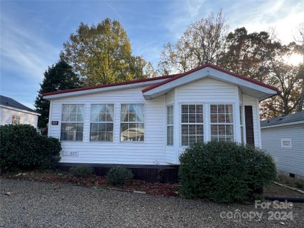 105 Hummingbird Circle