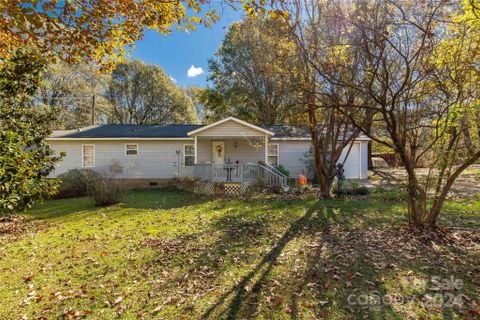 137 Twisted Oak Lane sold home in Windsong Forest, Gastonia, NC