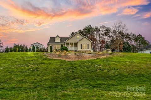 207 Sienna Drive sold home in Deer Creek, Hickory, NC