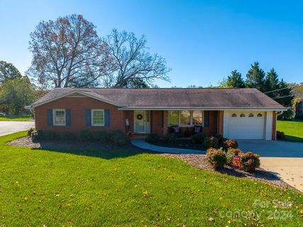 2101 Colonial Lane sold home in Colonial Heights, Hickory, NC