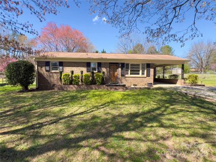 1905 26th Street sold home in Green Acres, Hickory, NC