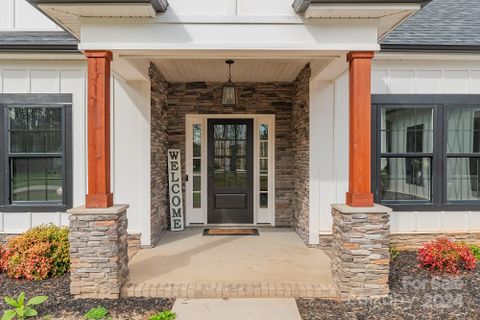 740 Sunset Pointe Drive