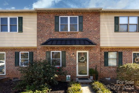 1535 South Point Road sold home in Pointe Wylie, Belmont, NC